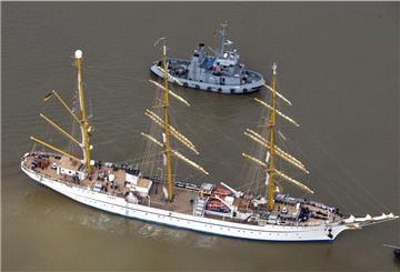 Das Segelschulschiff „Gorch Fock“ vor Bremerhaven
