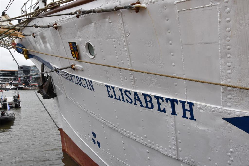 Das Segelschulschiff &quot;Großherzogin Elisabeth&quot; gehört beim Seestadtfest...