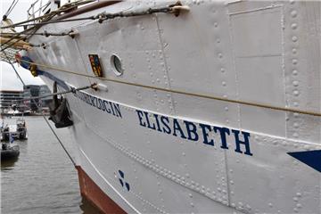 Das Segelschulschiff &quot;Großherzogin Elisabeth&quot; gehört beim Seestadtfest...