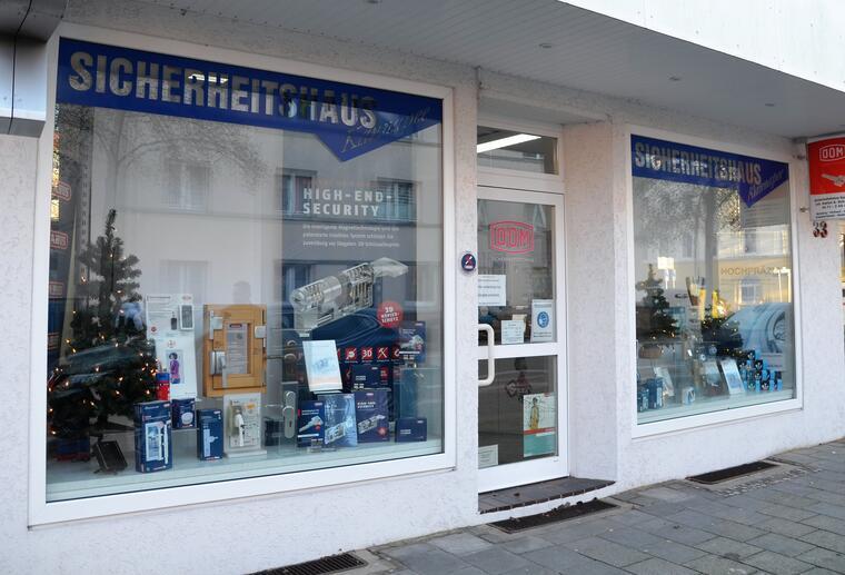 Einbruchsschutz rundum - Vom Sicherheitscheck bis zum Einbau von Nachrüstprodukten Außenansicht Sicherheitshaus