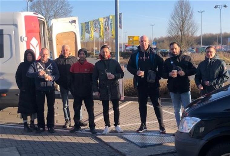 Nordenhamer Spenden an Grenze zu Ukraine abgeliefert Die Helfer aus Nordenham auf dem Weg an die ukrainische Grenze.