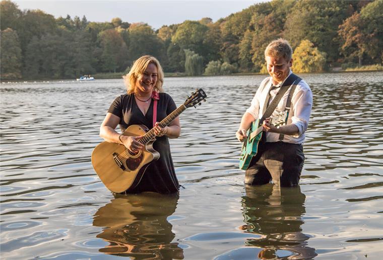 Dedesdorfer Weserperle: Duo bietet eine bunte Musik-Mischung Singer-Songwriter-Duo Margins of April