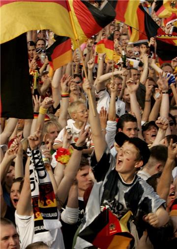 Das Sommermärchen: Bei der WM 2006 hatte das Public Viewing in Deutschland seine...
