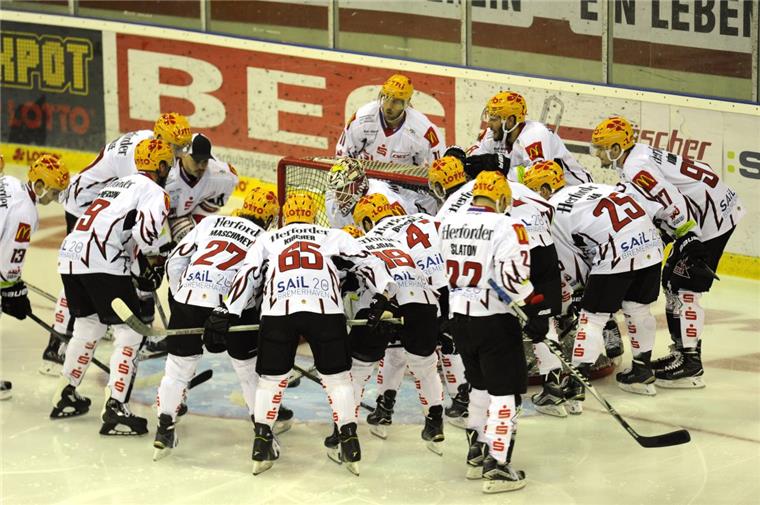 Pinguins gewinnen letzte Standortbestimmung in Crimmitschau Das Spiel bei den Eispiraten Crimmitschau war die letzte Standortbestimmung für die Fischtown Pinguins vor dem Start der DEL-Saison. Foto Scheschonka
