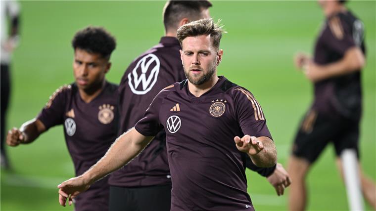 Bremerhavener Fans in Katar: Acht WM-Spiele in vier Tagen Das Spiel der deutschen Elf (hier Niclas Füllkrug) gegen japan am Mittwoch steht als erste Partie auf dem WM-Plan.