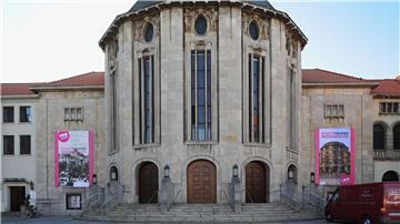 Das Stadttheater Bremerhaven zeigt ein Stück mit türkischen Übertiteln. (Archivbild)
