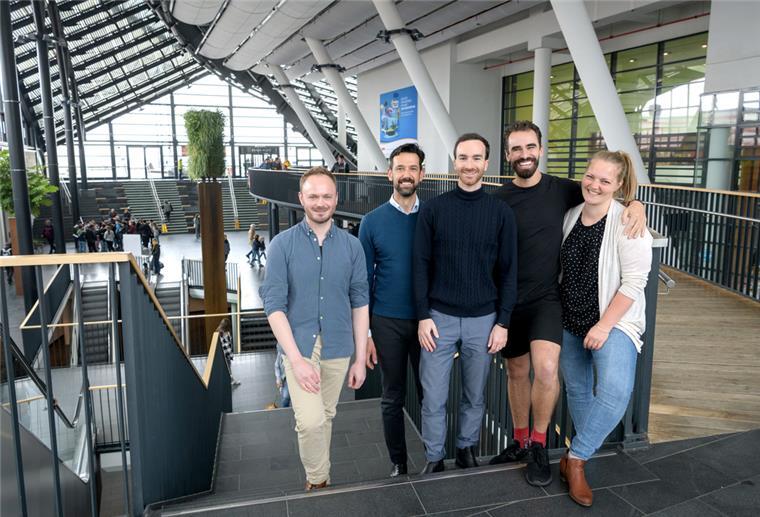 Bremerhaven spielt Oper auf der Havenplaza Markus Tatzig, Darko Petrovic, Davide Perniceni, Edison Vigil, Joanna Willenbrink.