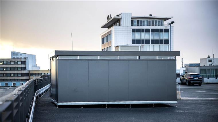 Städtisches Taubenhaus soll Ausbreitung der Vögel bremsen Das städtische Taubenhaus auf dem Parkhaus Am Brill.