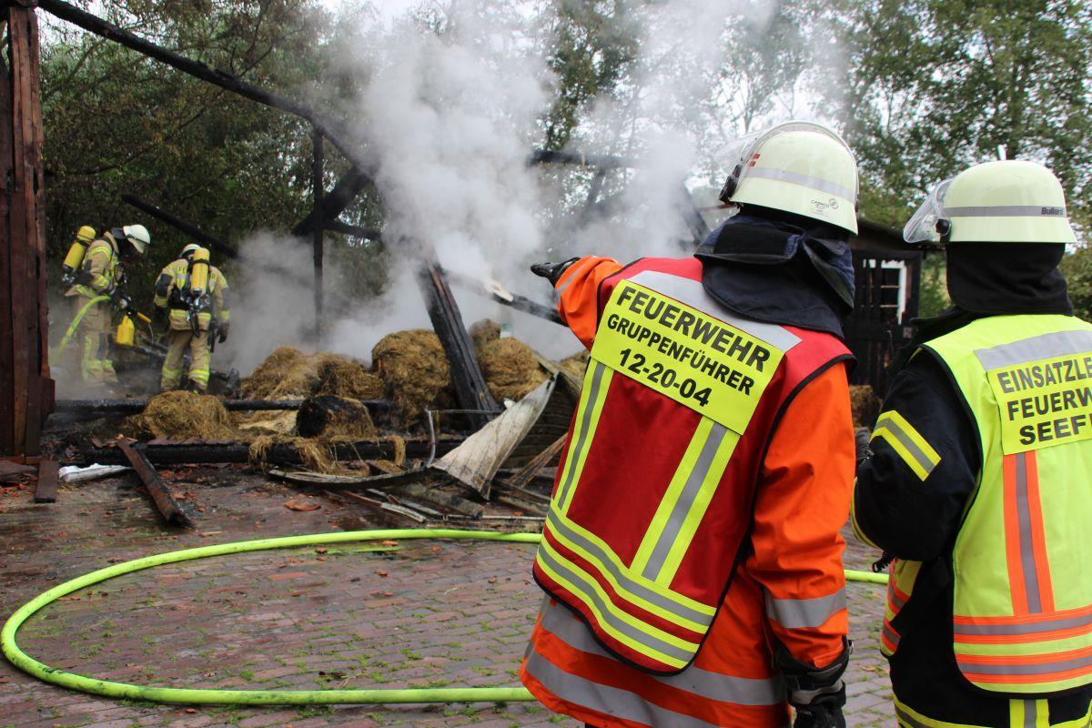 Verheerendes Feuer: Stallgebäude brennt in Seefeld nieder Das Stallgebäude in Seefeld war nicht zu retten, es brannte nieder.