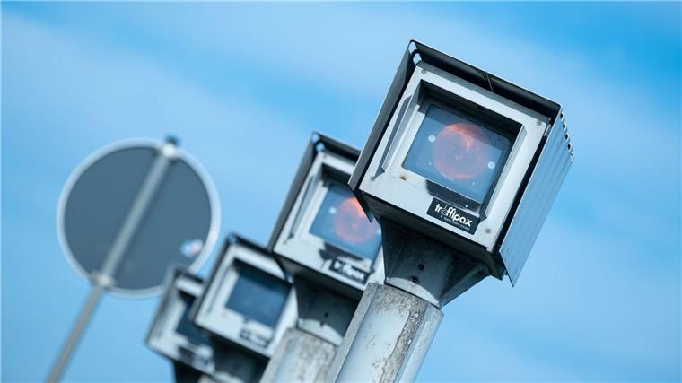 Section-Control-Blitzer in Hannover abgeschaltet Das Streckenradar Section Control steht auf der Bundesstraße 6 zwischen Gleidingen und Rethen bei Hannover.
