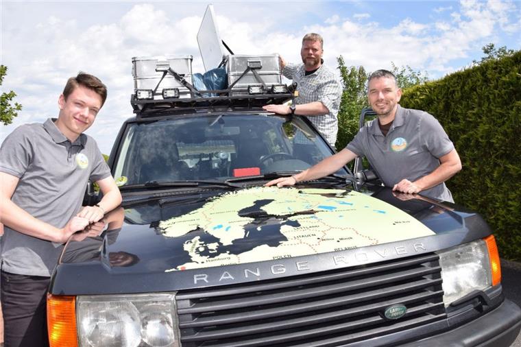Das Team Baltic Roadrunner wird in den kommenden 16 Tagen viel zu sehen bekommen. Mit dabei sind (von links): Simon Bürger, Jens Reinders und Wolfgang Bürger. 