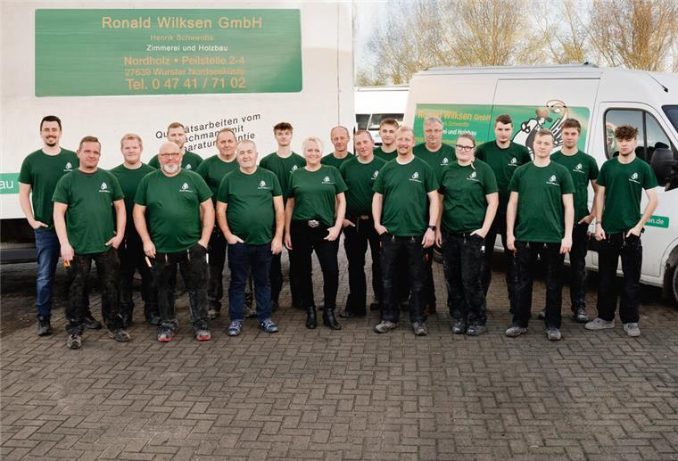 Nordholz: 100 Jahre echtes Handwerk bei Zimmerei Wilksen Team der Firma Wilksen