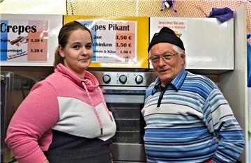 Das Team der &quot;Heißen Kiste&quot; aus Wehdel versorgte die Besucher  mit lec...
