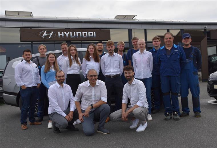 Die S & T Autogalerie stellt auf der Automeile in Bremerhaven den neuen voll elektrischen Hyundai IO Teamfoto