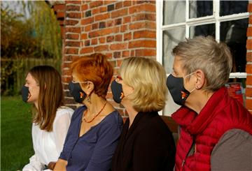 Das Team der Seefelder Mühe blickt trotz Coronakirse in die Zukunft (von links): FSJlerin Samira Kutscher, Vorsitzende Bärbel Logemann, Kulturmanagerin und 2. Vorsitzende Cornelia Iber-Rebentisch und Veranstaltungskauffrau Anke Eymers.