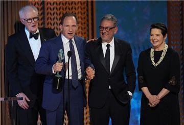 Das Team des Films um Hauptdarsteller Ralph Fiennes bei einer Preisverleihung. (Archivbild)