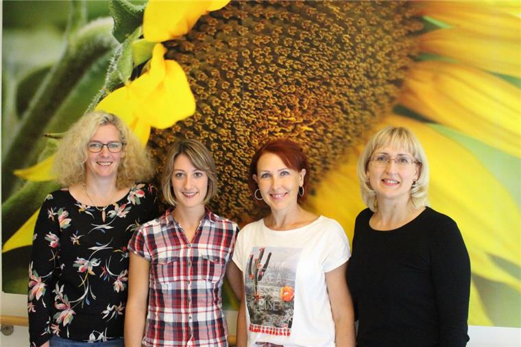 Helios-Klinik Wesermarsch eröffnet Hebammenstützpunkt Das Team des Hebammenstützpunktes der Helios Klinik Wesermarsch (von links): Leiterin Corinna Lück, Sarai Wosnik, Ludmilla Ritter und Anzhelika Bakhtina.