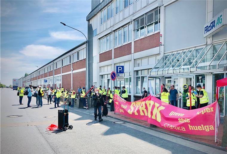 Warnstreik legt bei Frosta Produktion lahm Das Tiefkühlunternehmen Frosta in Bremerhaven wird bestreikt. Die Gewerkschaft Nahrung-Genuss-Gaststätten (NGG) hat kurzfristig zu einem Warnstreik aufgerufen.