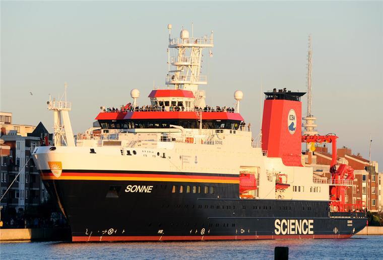 Forschungsschiff "Sonne" auf Expeditionsfahrt im Pazifik Das Tiefseeforschungsschiff «Sonne»