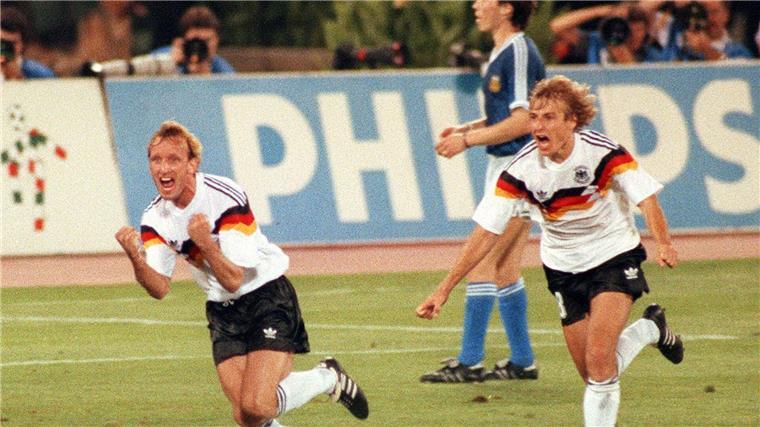 Finaltrikot von Brehme kommt ins Fußballmuseum Das Trikot von Andreas Brehme (l) ist bald im Deutschen Fußballmuseum zu sehen.