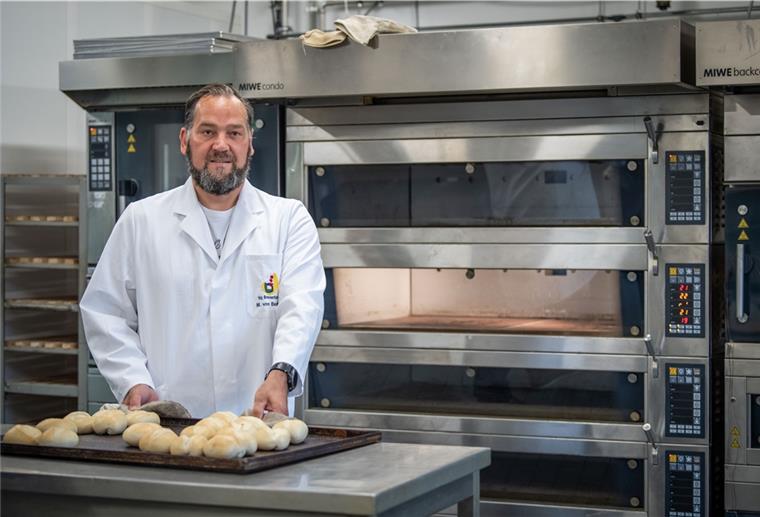 Corona sorgt für Miese im Bremerhavener TTZ Das TTZ wirkt bei der Entwicklung von Wasserstoff-Anwendungen mit wie hier mit dem Backofen, den Markus von Bargen, technischer Leiter und Teil der TTZ-Geschäftsführung, präsentiert.