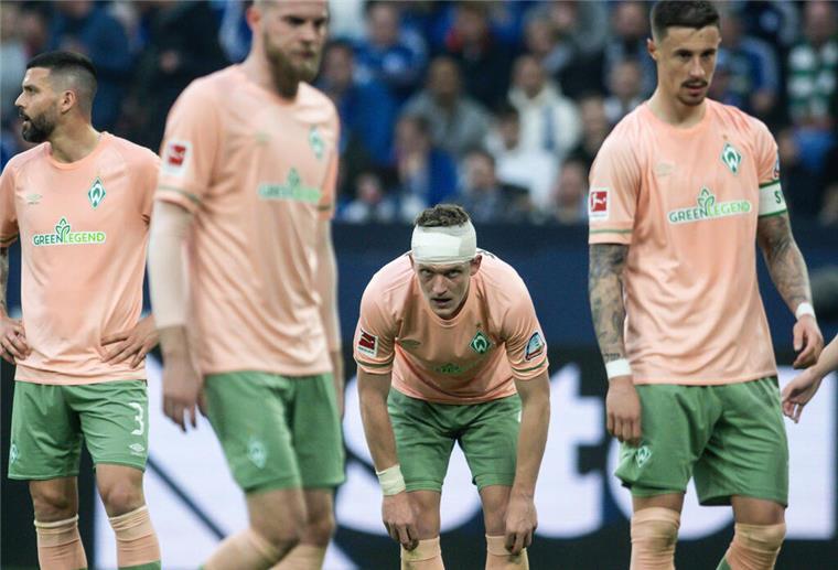 Ausgebremst: Werder verliert 1:2 auf Schalke Das tut weh. Bremen steht mit leeren Händen da.