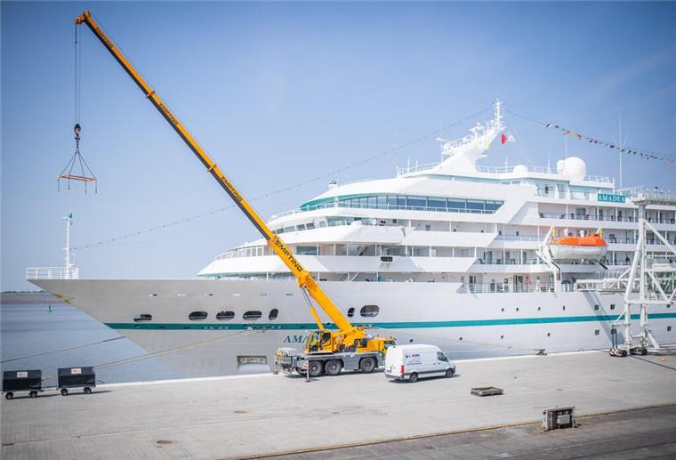 Doppelpack am Freitag: Diese Kreuzfahrtschiffe kommen diese Woche nach Bremerhaven Die "Amadea" liegt in Bremerhaven an der Kaje.