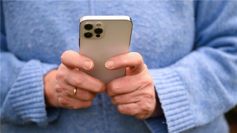Das ungute Gefühl gegenüber den neuen digitalen Anwendungen ist bei den Älteren besonders stark ausgeprägt. In der Altersgruppe von 75 Jahren und älter sagen 66 Prozent, dass sie sich häufig überfordert fühlen.