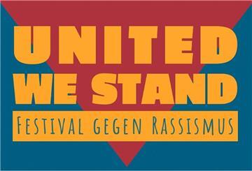 Das „United We Stand“-Festival vorm Haus der Jugend in Bremerhaven schließt an die Tradition des „bunt statt braun“-Festivals an.