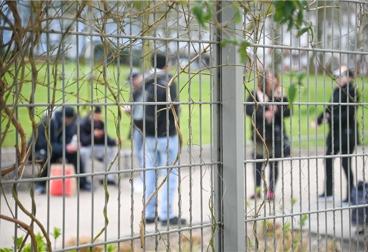 Saftige Bußgelder für Uneinsichtige Das Versammlungsverbot findet nicht überall Gehör. Hier der Leher Stadtpark.