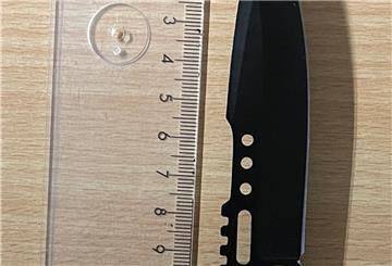 Das von der Polizei sichergestellte verbotene Springmesser hatte eine Länge von mehr als zehn Zentimetern.