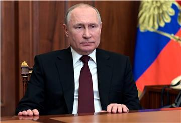Das von der staatlichen russischen Nachrichtenagentur Sputnik veröffentlichte Bild vom 21.02.2022 zeigt Wladimir Putin, Präsident von Russland, der zur Nation spricht.