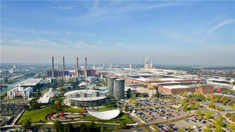 Das VW-Stammwerk in Wolfsburg gilt als größte Autofabrik der Welt. (Archivbild)