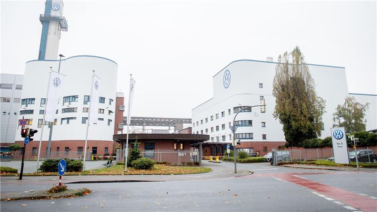 VW weist Bericht über Aus für Werk Osnabrück zurück Das VW-Werk in Osnabrück steht vor einer ungewissen Zukunft. (Archivbild)