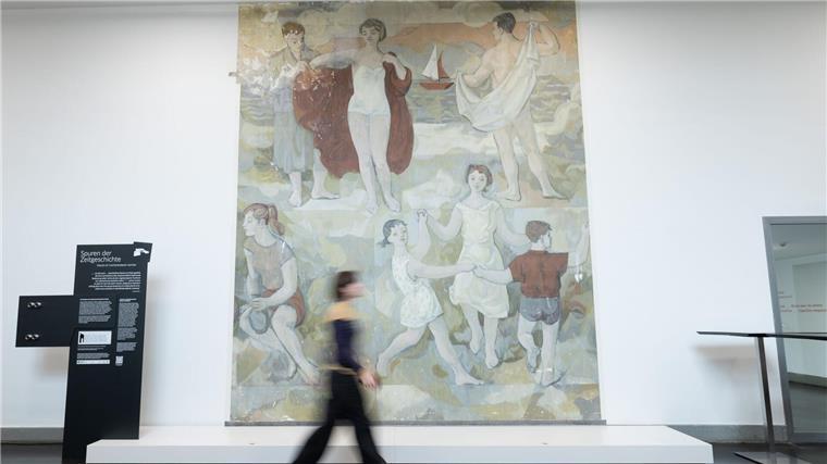 Wandgemälde von Gerhard Richter teilweise freigelegt Das Wandgemälde „Lebensfreude“ entstand 1956 und wurde 1979 überstrichen.
