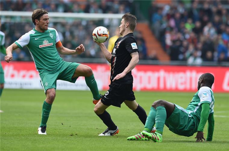 Das war kein guter Spieltag für Bremens Clemens Fritz (links) und Anthony Ujah (rechts): Gegen Augsburg verlor Werder mit 1:2.