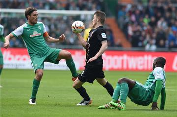 Das war kein guter Spieltag für Bremens Clemens Fritz (links) und Anthony Ujah (rechts): Gegen Augsburg verlor Werder mit 1:2.