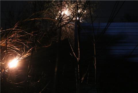 Das war schon recht spektakulär als der Baum auf die Oberleitung traf.