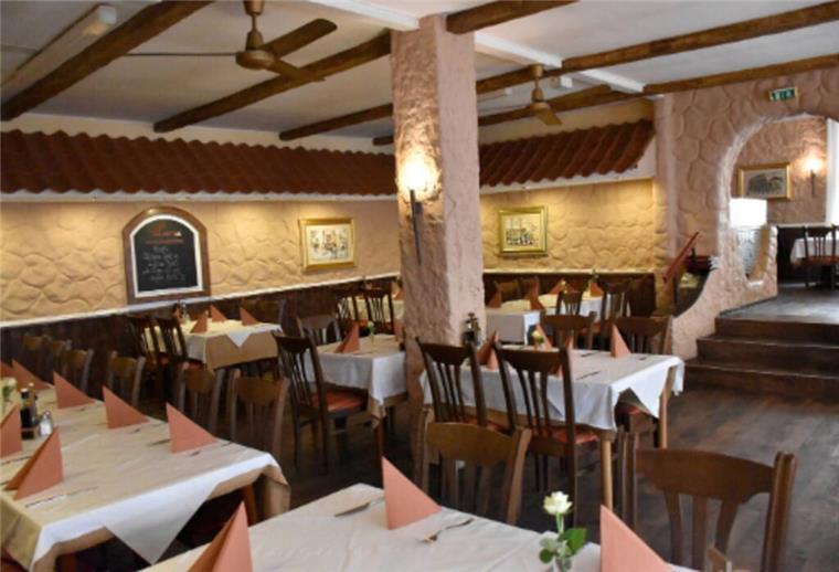 Im „Santa Lucia“ laufen die Gäste Gefahr, die Zeit zu vergessen und den Sommer zu genießen Restaurant von innen