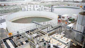 Das Wasser aus der Bodenwaschanlage auf dem Gelände vom Nato-Flugplatz Wittmund wird gereinigt.