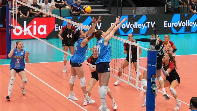 Das Weiterkommen haben die deutschen Volleyballerinnen weiter in der eigenen Hand. 