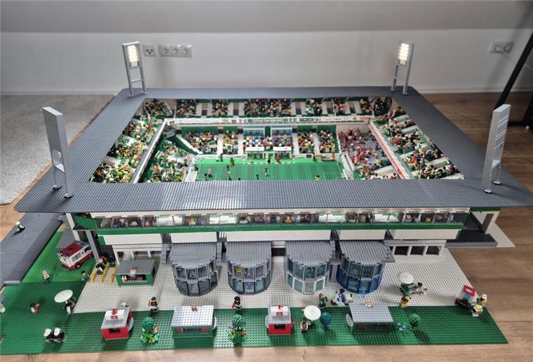 13-jähriger Werder-Fan erschafft detailgetreues Weserstadion aus Lego Das Weserstadion als Lego-Nachbau. Ein 13-jähriger Fan hat es gebaut.