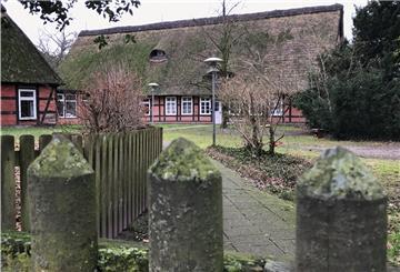 Das Wilstedter Pfarrhaus stand nebst Grundstück und Nebengebäuden seit Mai 2019 zum Verkauf. Nun hat die Kirchengemeinde endlich einen Abnehmer für die 250 Jahre alte Immobilie gefunden.