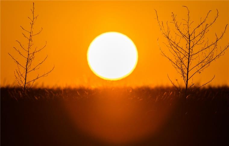 Nach dem Sturm im Norden kommt ein sonniges Wochenende Das Wochenende wird in Bremerhaven und umzu sonnig und warm. Am Sonntag sogar Temperaturen bis zu 24 Grad.