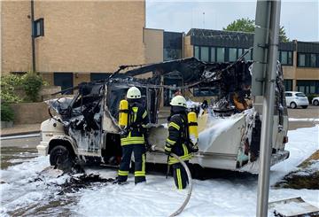 Das Wohnmobil wurde komplett von dem Feuer zerstört.