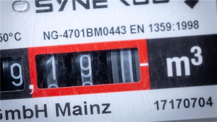 Verbraucher können Energie-Härtefallhilfen im Mai beantragen Das Zählwerk in einem Gastzähler dreht sich.