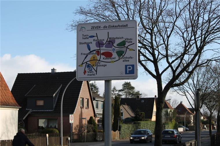 Stadt meint: Zeven hat eine komfortable Parkplatzsituation Das Zevener Parkleitsystem: Die Stadt verfüge über genügend Parkplätzte, meint die Verwaltung.