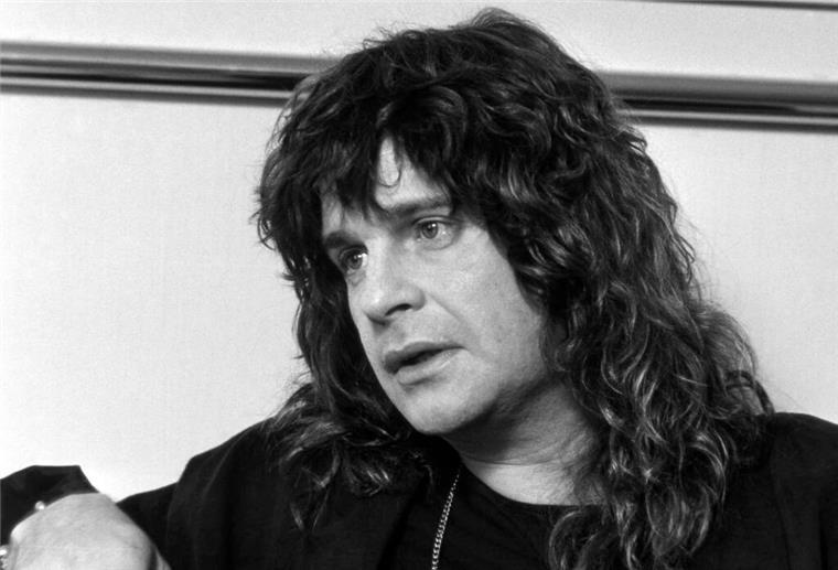 Dass er einer Fledermaus auf der Bühne den Kopf abgebissen hatte, brachte ihm endgültig den Ruf eines Satanisten ein. Ozzy Osbourne beteuerte, damit nichts zu tun zu haben. Er hielt das Tier für eine Attrappe.
