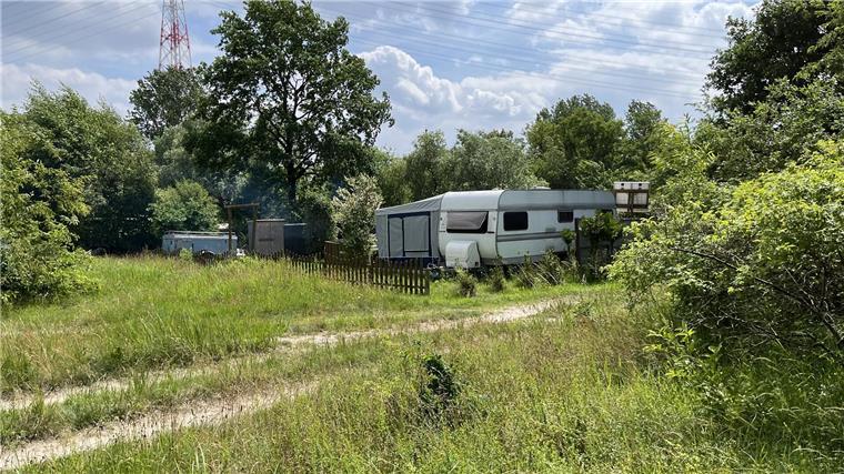 Dicke Luft auf der Insel: Dauercamper auf Lühesand streiten sich mit Pächtern Dauercamper auf der Elbinsel Lühesand im Sommer 2024.