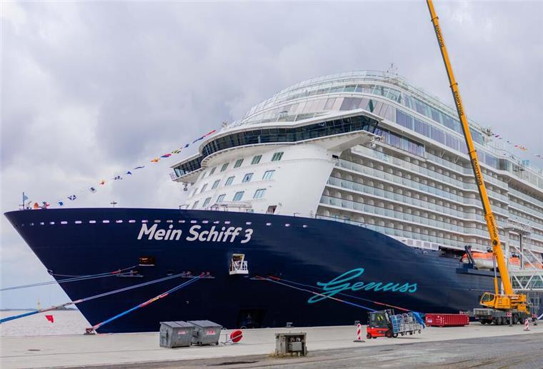 Mein Schiff 3 schlägt Kursänderung ein: Das ist der Fahrplan 2025 ab Bremerhaven Die "Mein Schiff 3" liegt im Hafen von Bremerhaven. Dauergast in Bremerhaven 2025: Die „Mein Schiff 3“ an der Columbuskaje.
